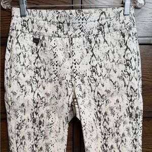 Premise Bermuda pull on shorts. White with black print. Size S. VGUC